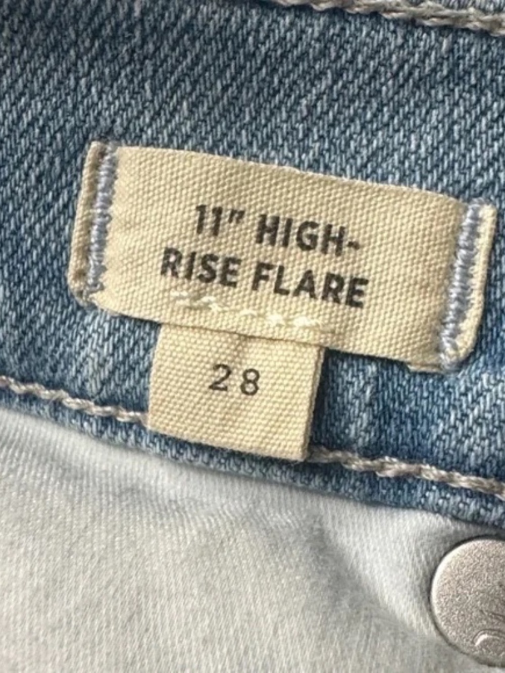 MADEWELL - 11" High-Rise Flare Jeans in Eversfield Wash: Knee-Rip Edition sz 28 - Picture 4 of 12